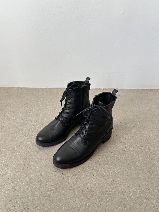 Black Leather Lace Up Boots | 9