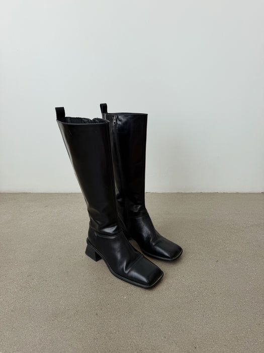 Black Leather Square Toe Boots | 9.5