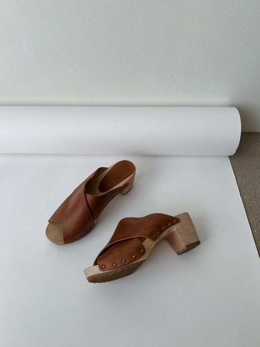 Cognac Leather Clogs | 6