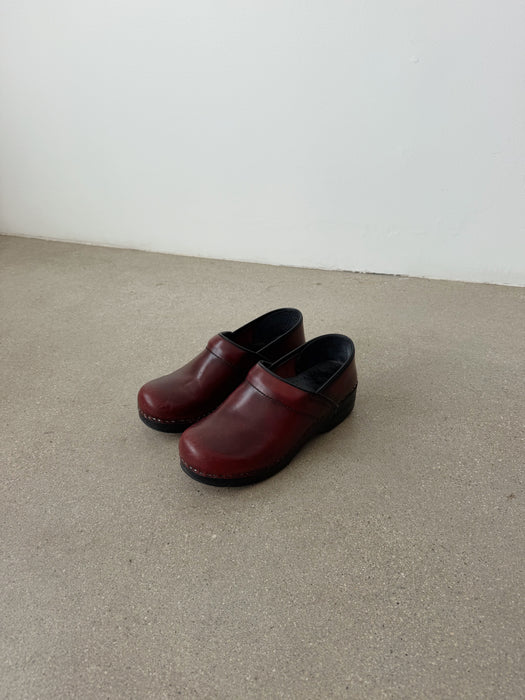 Burgundy Leather Clogs | 8.5