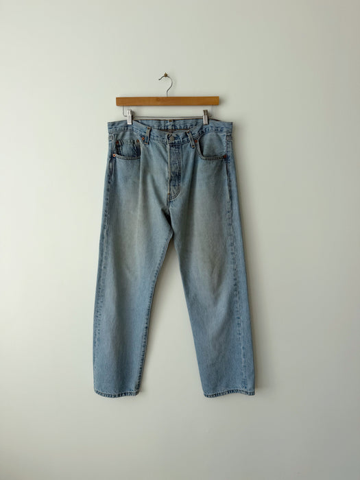 Distressed Mid Wash Levi's 501 Denim | 34