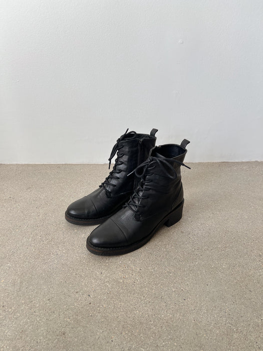 Black Leather Lace Up Boots | 9