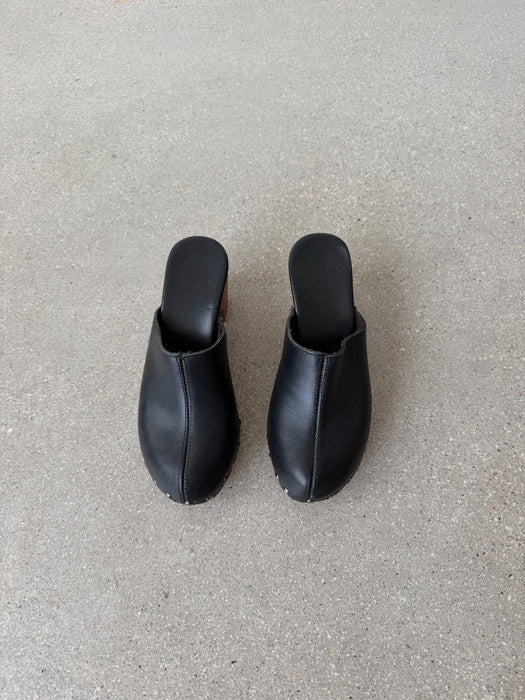 Black Leather Clogs | 5.5
