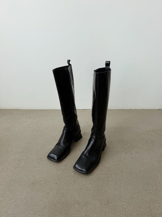 Black Leather Square Toe Boots | 9.5