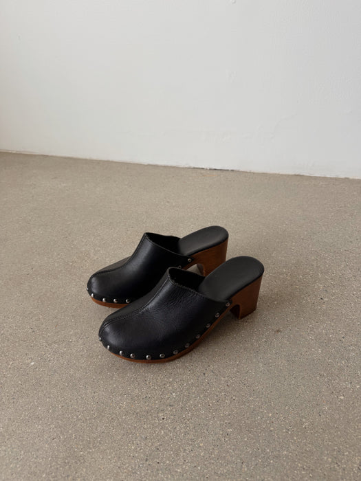 Black Leather Clogs | 5.5