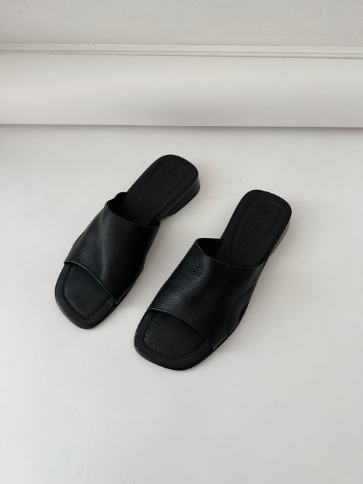 Black Leather Sandals | 7.5/8