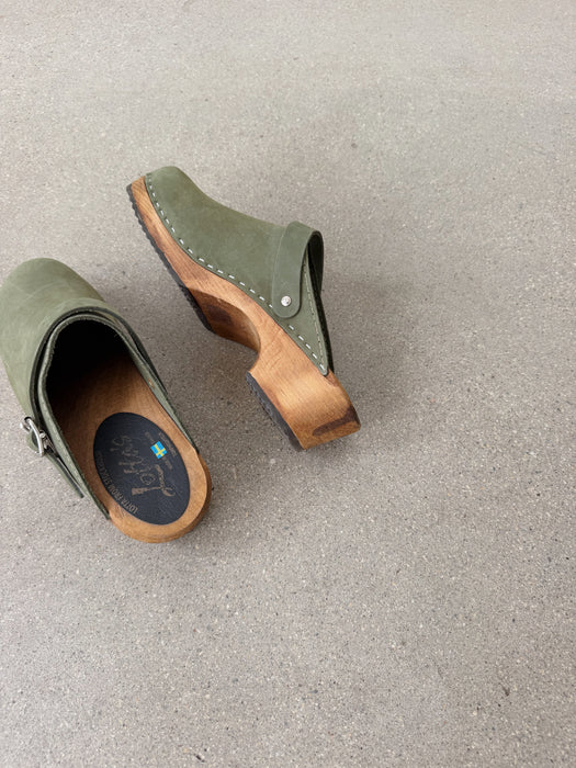 Moss Leather Clogs | 7.5