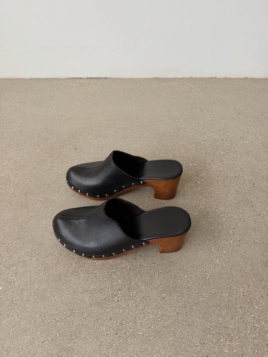 Black Leather Clogs | 5.5