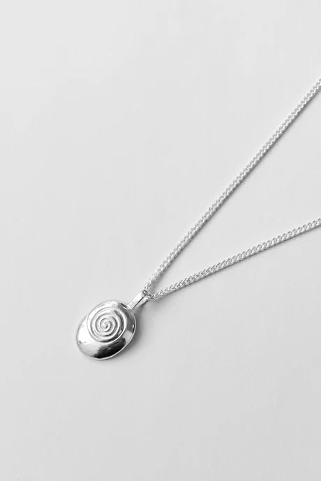 Kara Yoo Sand Nautilus Necklace