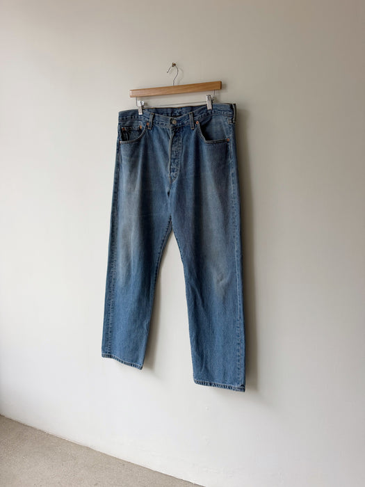 Mid Wash Levi’s 501 Denim | 36