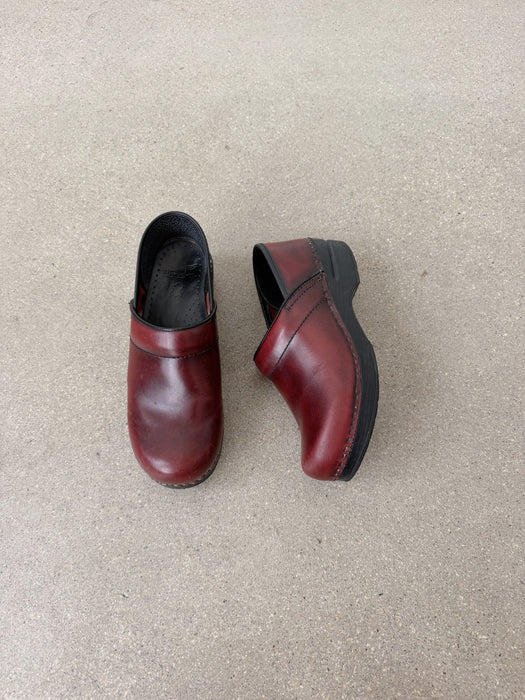 Burgundy Leather Clogs | 8.5