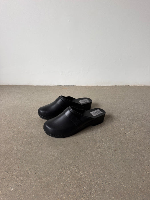 Black Leather Clogs | 9.5