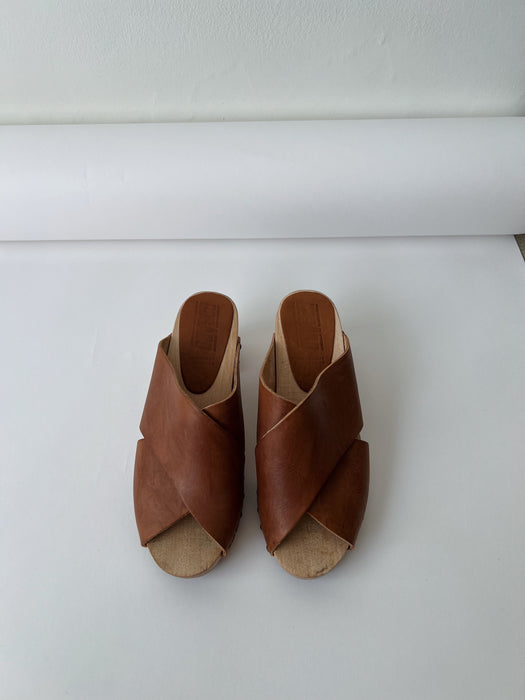 Cognac Leather Clogs | 6