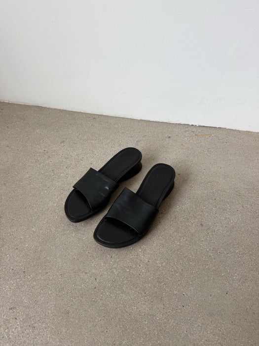 Black Leather Sandals | 8.5