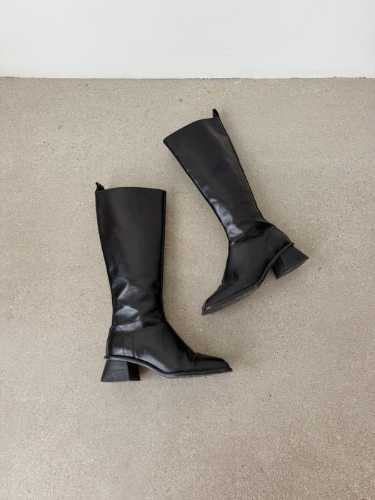 Black Leather Square Toe Boots | 9.5
