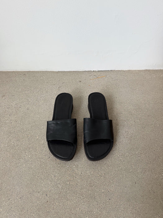 Black Leather Sandals | 8.5