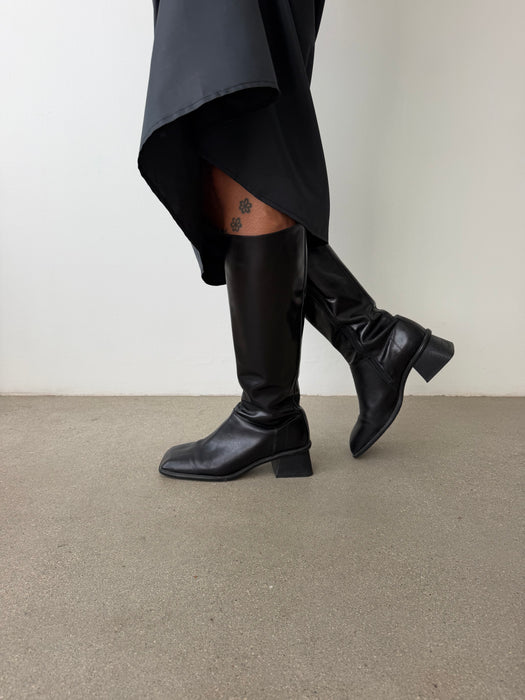 Black Leather Square Toe Boots | 9.5