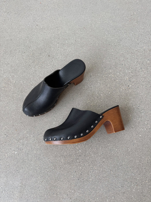 Black Leather Clogs | 5.5