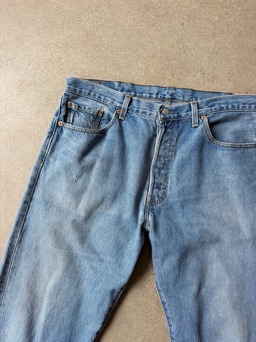 Mid Wash Levi’s 501 Denim | 36