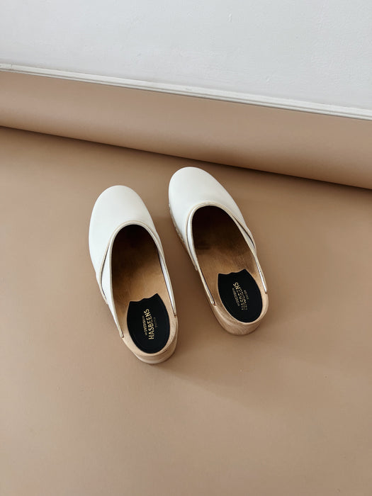 White Swedish Hasbeens Clogs | 8.5