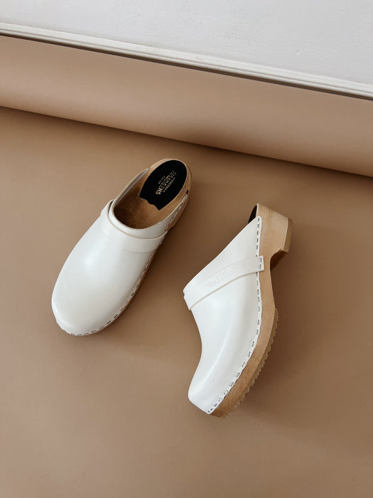 White Swedish Hasbeens Clogs | 8.5